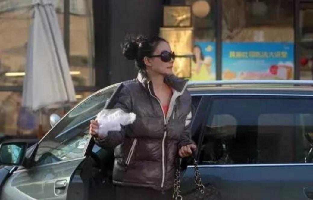 莫文蔚代言过的汽车品牌,莫文蔚骑的摩托车