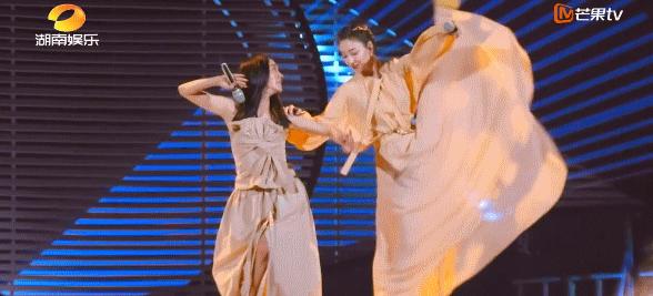 浪到福布斯封面，还成为带货第一人，这位法国姐姐很不一般