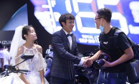 车展与婚纱的完美邂逅，抛开炸街事件，这届车展让我仅有的感动