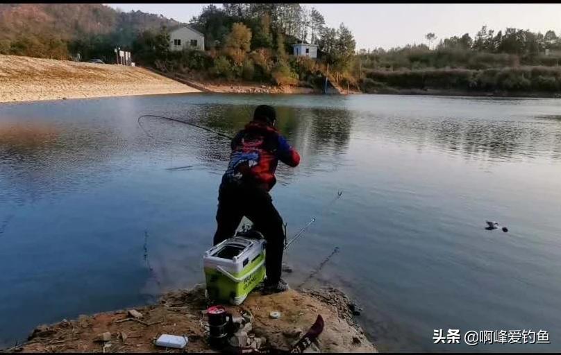 野钓时遇到大鱼的应对方法,野钓遇大鱼用什么钩