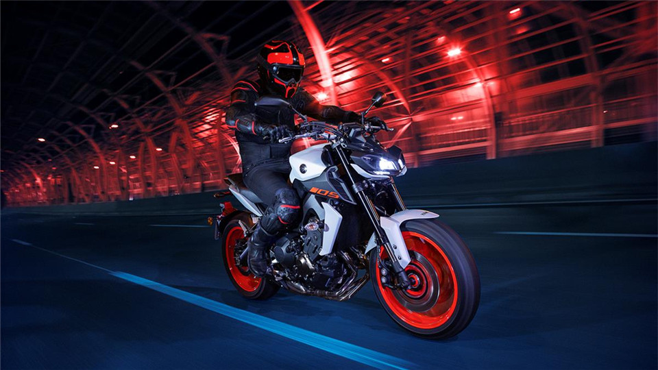 雅马哈mt-09和杜卡迪821选哪个好,雅马哈mt-09拉力版和铃木650