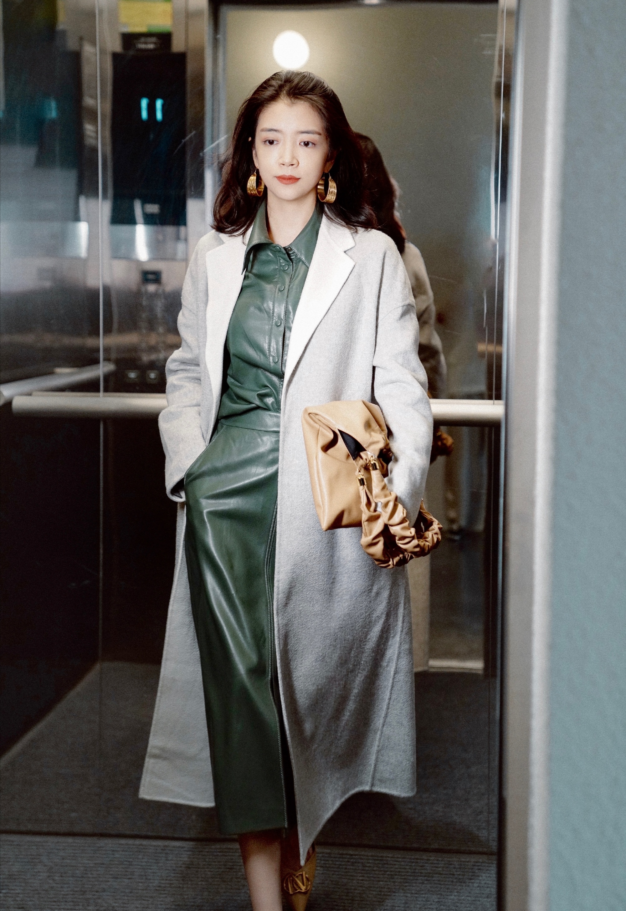 今秋最值得买的衣服,春天穿这几个颜色很贵很高级