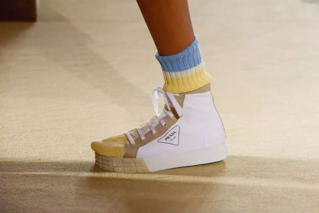 prada2019秋冬女装配色要点,prada2020早春度假系列