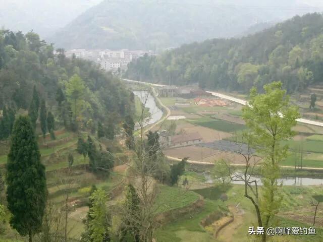 农村人的日常生活钓鱼,小的时候在农村生活钓鱼