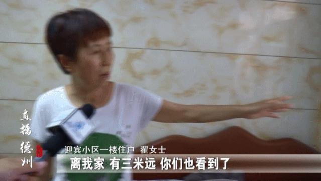 德州一饭店烟囱装在“围城”里，坑苦楼上邻居