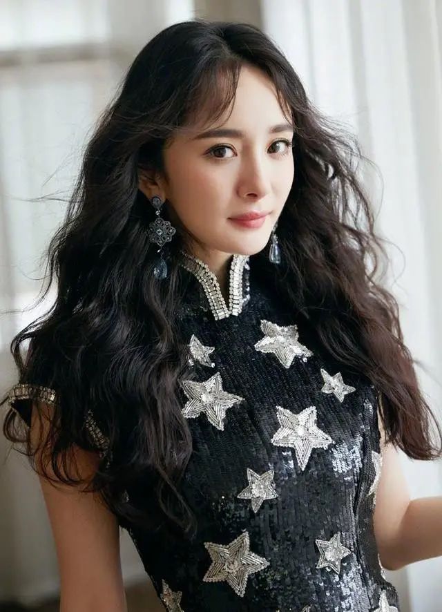 一袭霓裳七彩虹,一袭霓裳出自哪里