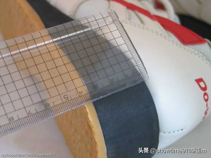 力量举可以穿举重鞋么,举重腰带要硬还是软