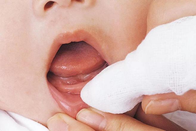 10个月宝宝还没长牙正常吗,10个月宝宝长牙怎样刷牙