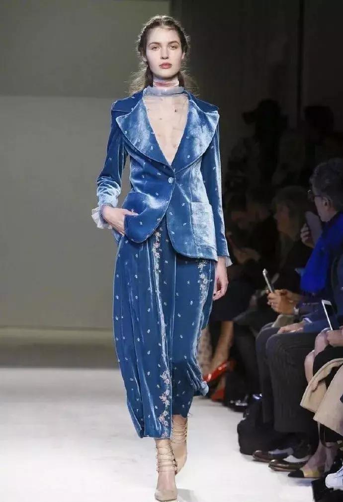 丝绒在冬天更有高级感,丝绒面料如何挑选