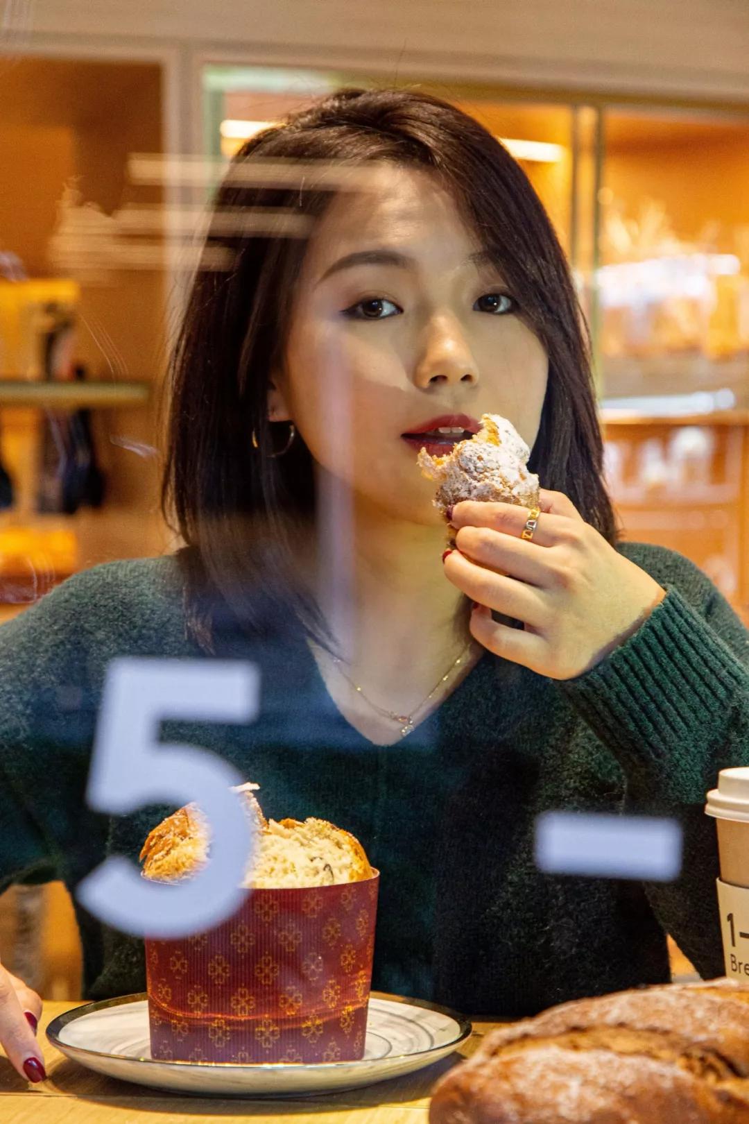 日本来的面包，“落户”深圳，里面竟然还“藏钱”