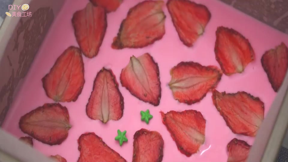 干草莓巧克力怎么做,草莓巧克力零食