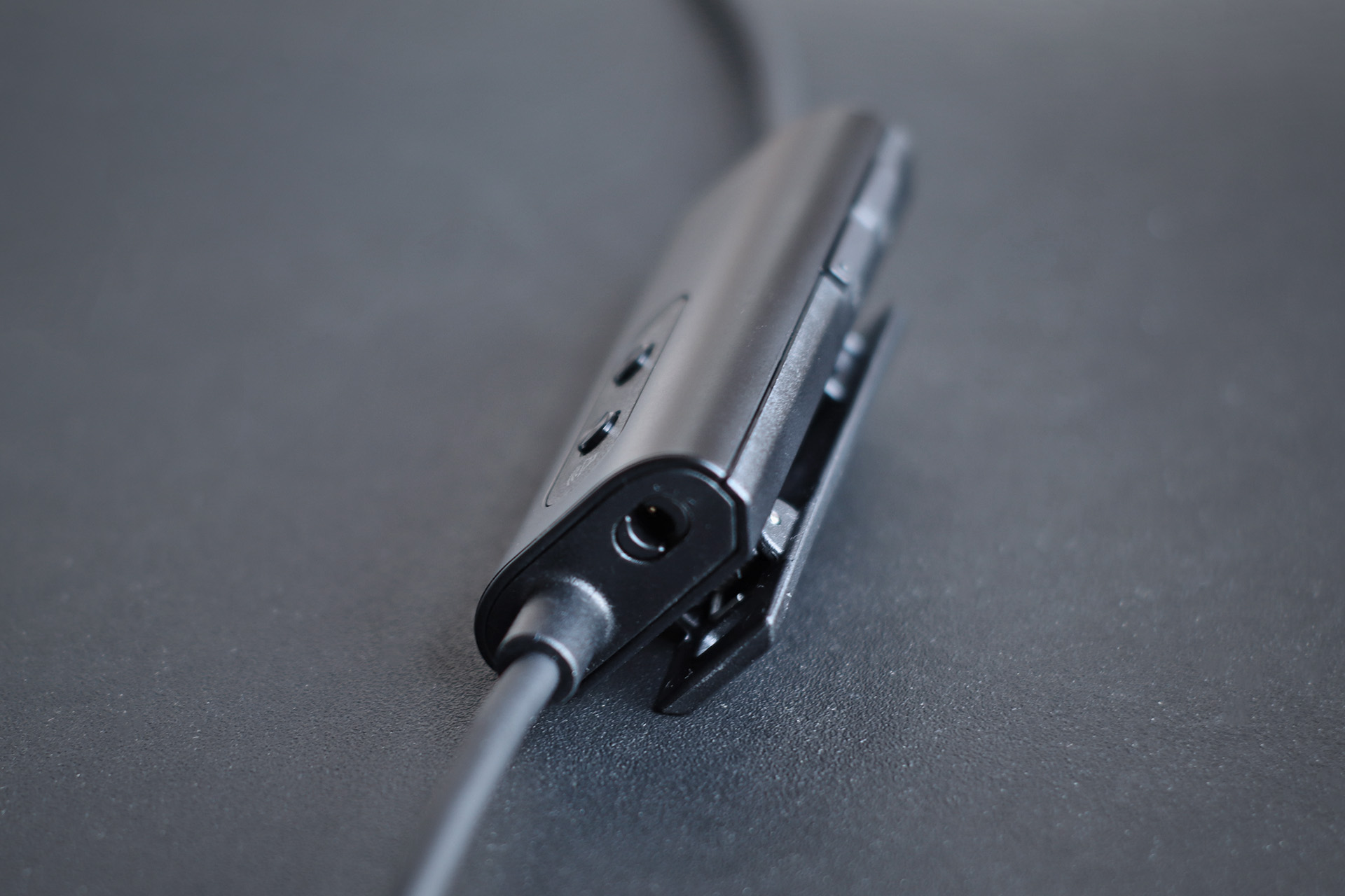 忘掉GoogleGlass,看这边｜EpsonMOVERIOBT-30C智能眼镜体验