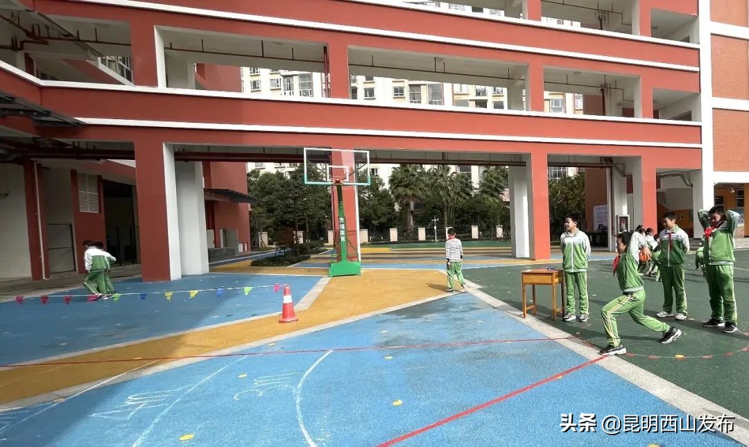 运动健儿在赛场上奋勇拼搏的英姿,奋力拼搏赛出风采