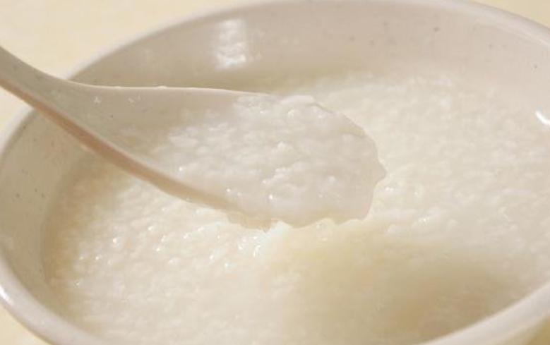 母狗拉稀幼犬也拉稀怎么办,两个多月的小狗一直拉稀怎么办