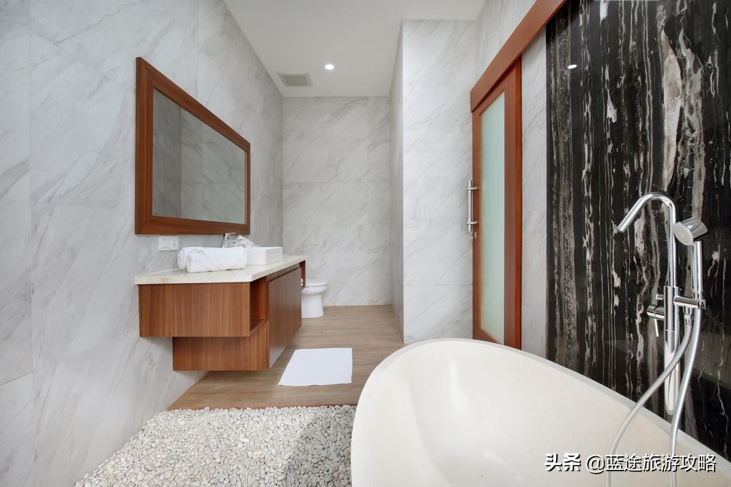 一个人去巴厘岛，应该玩什么？住哪里呢？