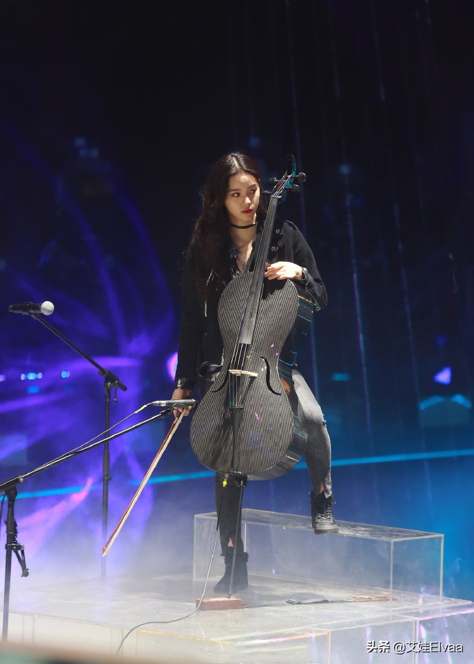 欧阳娜娜同款吊带碎花裙,欧阳娜娜粉红吊带百褶裙