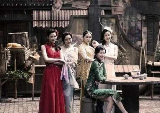 小姨子喜欢姐夫儿子，并将其带回家中，半月后坊间便传出一个笑话