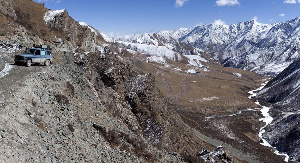 54岁裸辞，花45W流浪地球26年，炸上BBC，这...