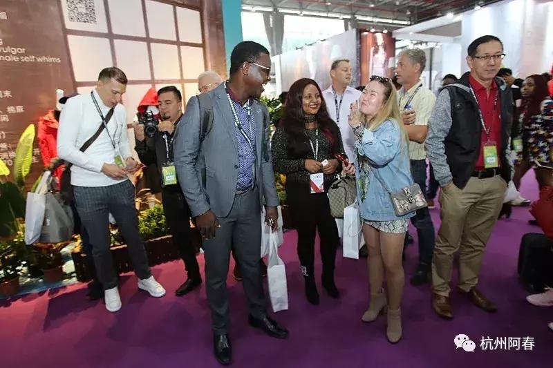 超百图再现2018年服装圈内那三十道靓丽风景……