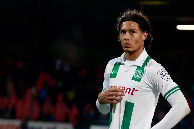 范戴克飞铲被队长教训,范戴克洗碗工客家人