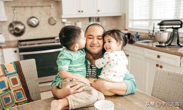 孩子总想妈妈陪着,孩子老是要妈妈陪玩怎么办