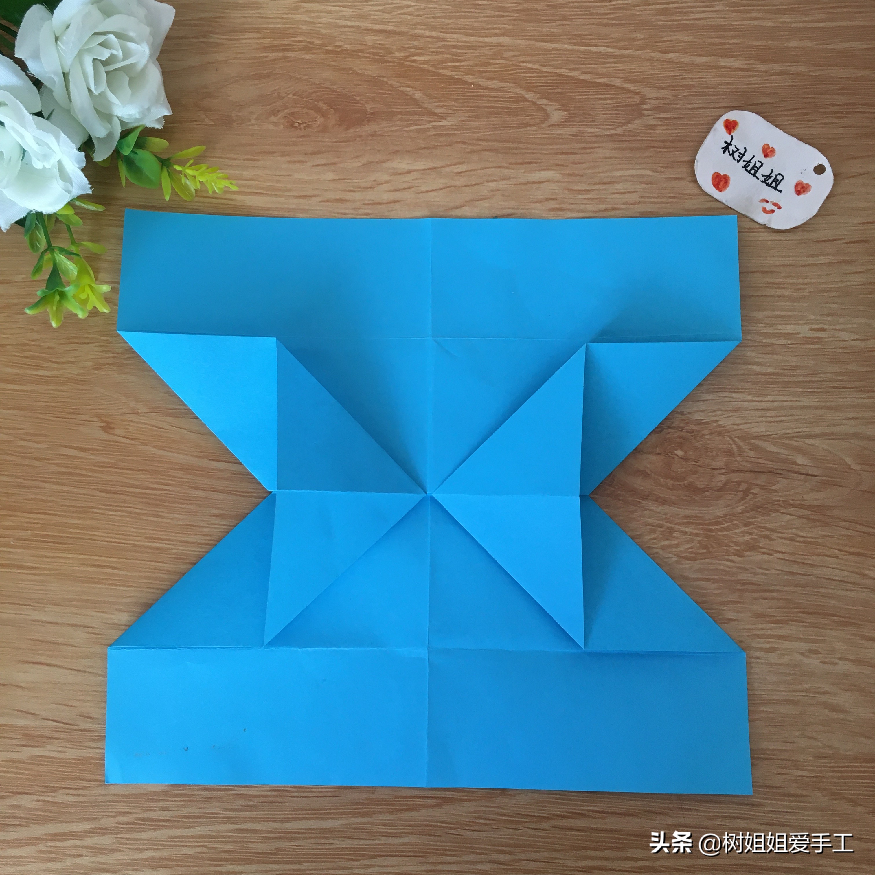 如何用正方形彩纸折相框,折纸折出来的东西可以当相框