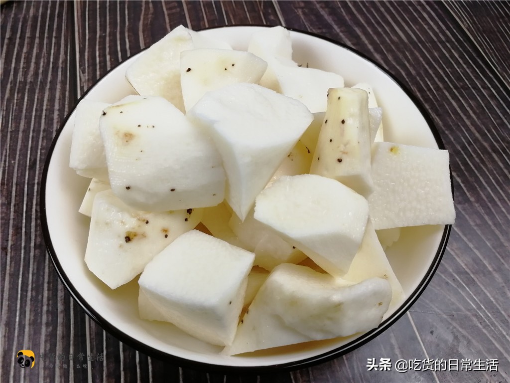 排骨一焯水发绿咋回事,排骨一煮就飘起来