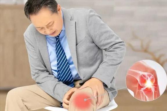 走路膝关节打软是什么病,走路打软腿是不是血管的问题