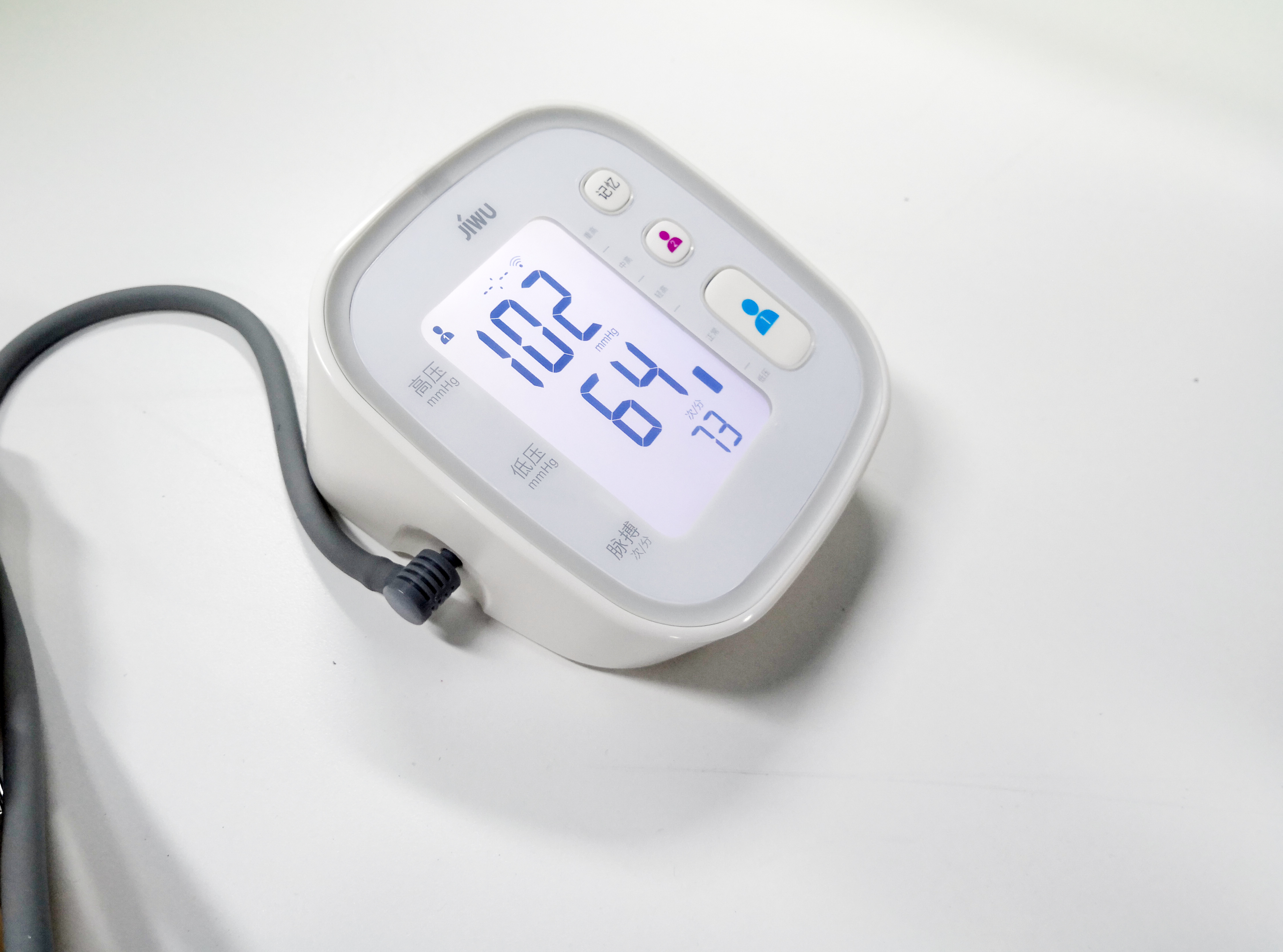 自查血压仅需轻轻一按，苏宁智能血压计初体验