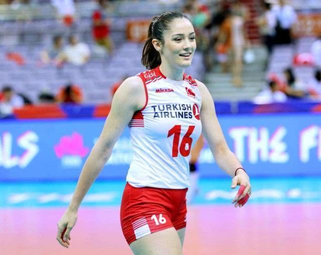 土耳其排球教练古德蒂和朱婷,中国女排对土耳其朱婷暴扣古德蒂