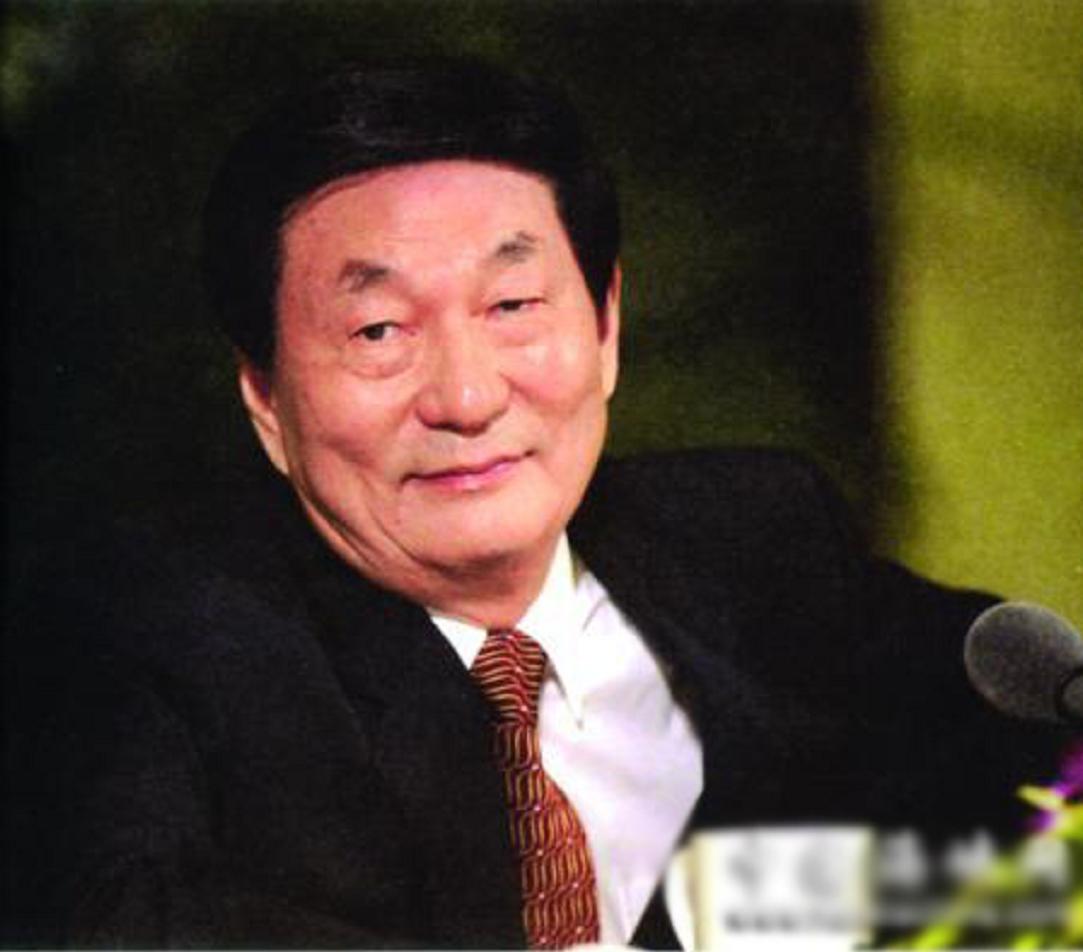 1998年，敬一丹请求*镕基朱**为《焦点访谈》题词，*镕基朱**如何回复？