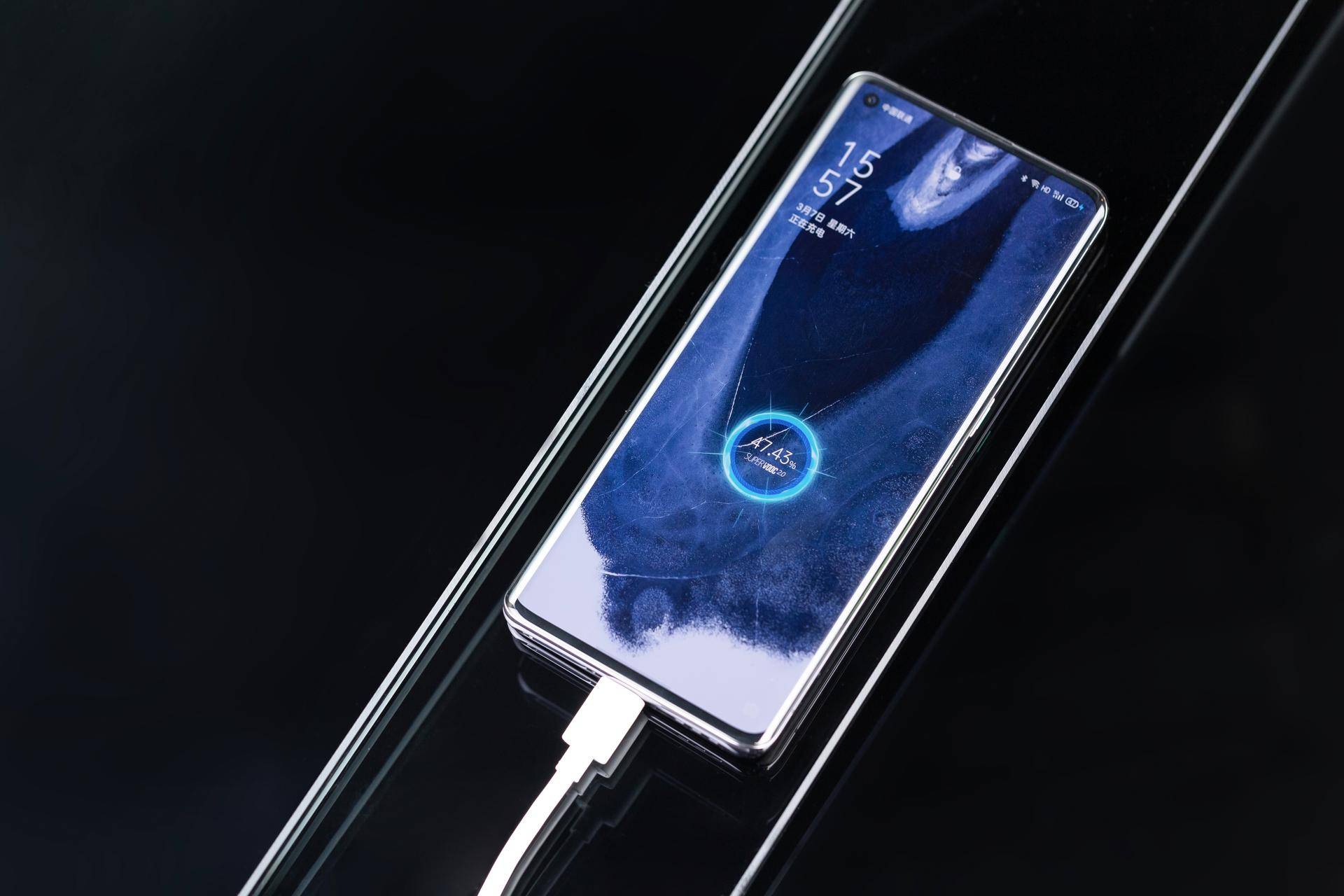 为什么英伦时尚看起来更有质感?材质配色是它最大的优势