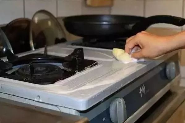 强效清洁剂轻松去污不留痕免水洗,顽固污渍轻松搞定免洗万能清洁剂