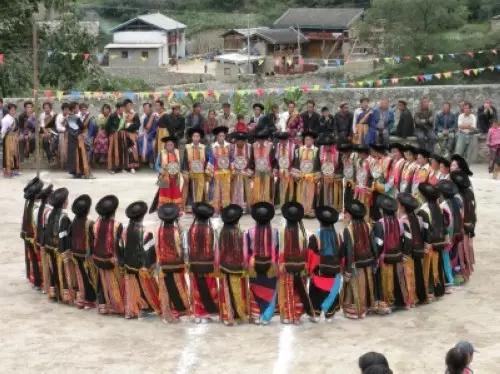 鐢樿們鐪佽垷鏇插幙钘忔棌鏈嶉グ,钘忓尯鏃呮父鏈嶉グ