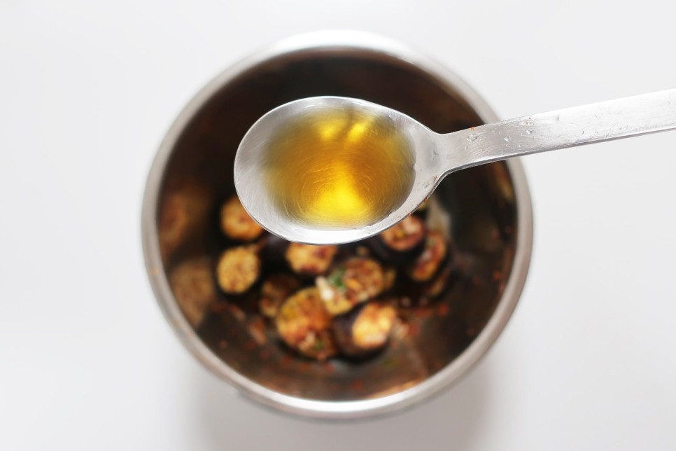 酸辣烤茄子教程,不辣的蒜蓉烤茄子做法