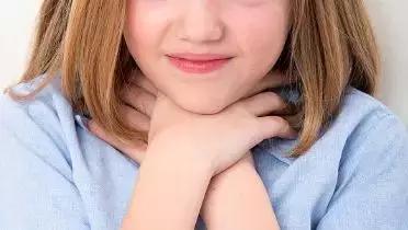 小孩误吞玩具窒息的视频,广州一小孩误吞玩具死亡