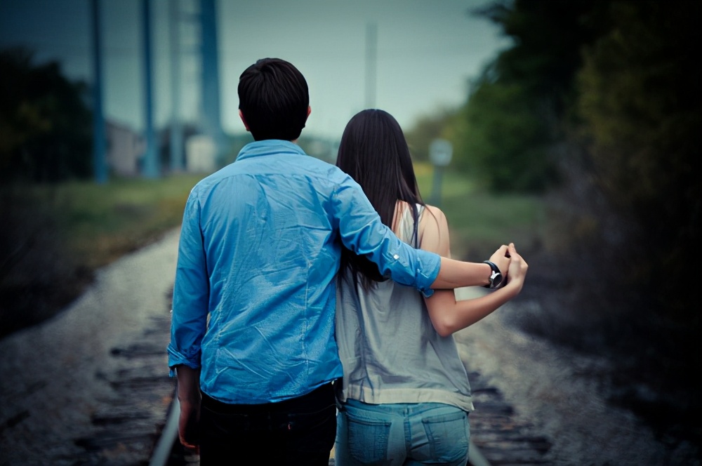 真情还是假意一目了然,看清女人对你是真情还是虚情假意