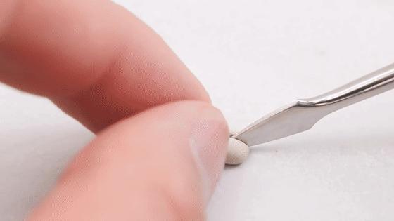 日本小哥攒钱,日本小伙收集指甲做戒指