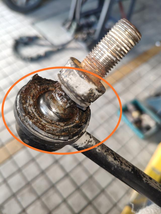 底盘磕碰到了车身稳定系统异常,汽车底盘各部件及常见的损坏症状