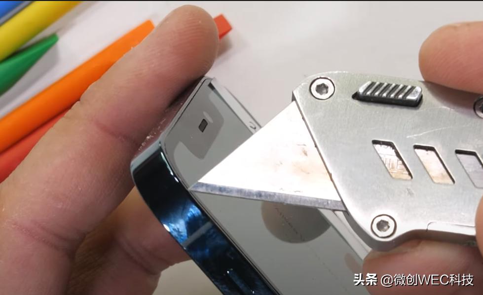iphone12pro暴力测试,iphone12pro国外暴力测试