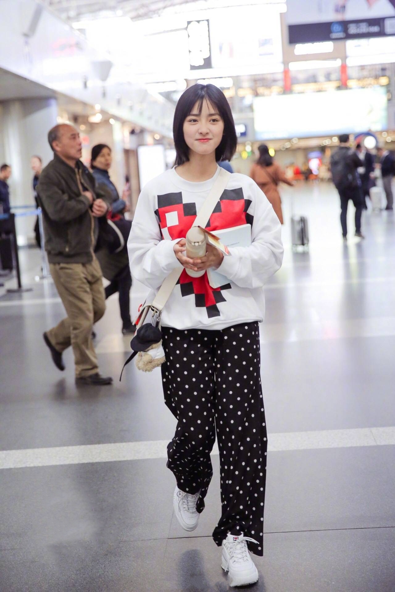 沈月换装秀,沈月扎双马尾的照片