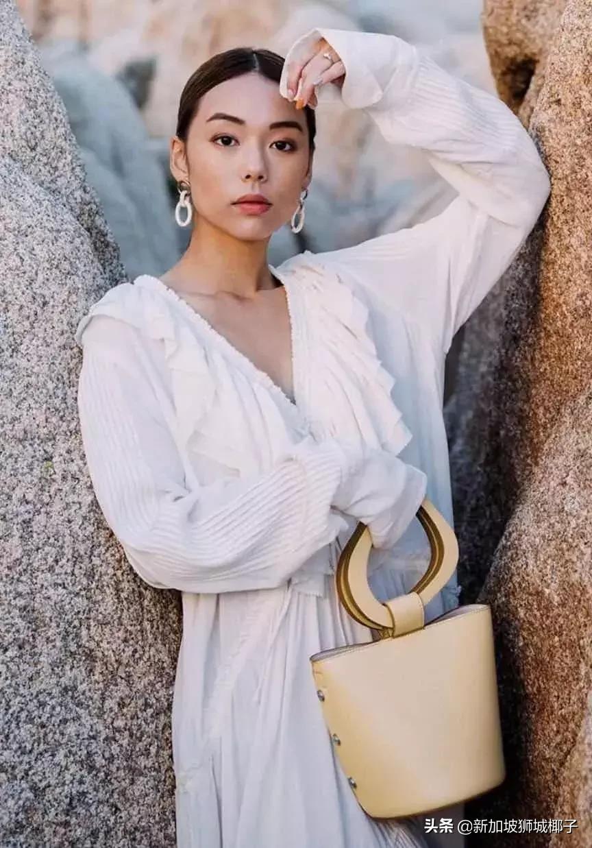 新加坡首位被环球签约艺人,新加坡形象代言人