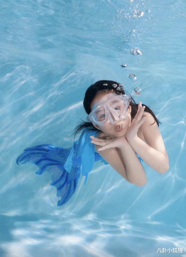 黄奕晒和黄芊玲合照,黄奕携女儿黄芊玲亲子装