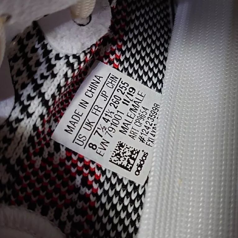 yeezy500黑武士,yeezy350斑马在外国卖多少钱