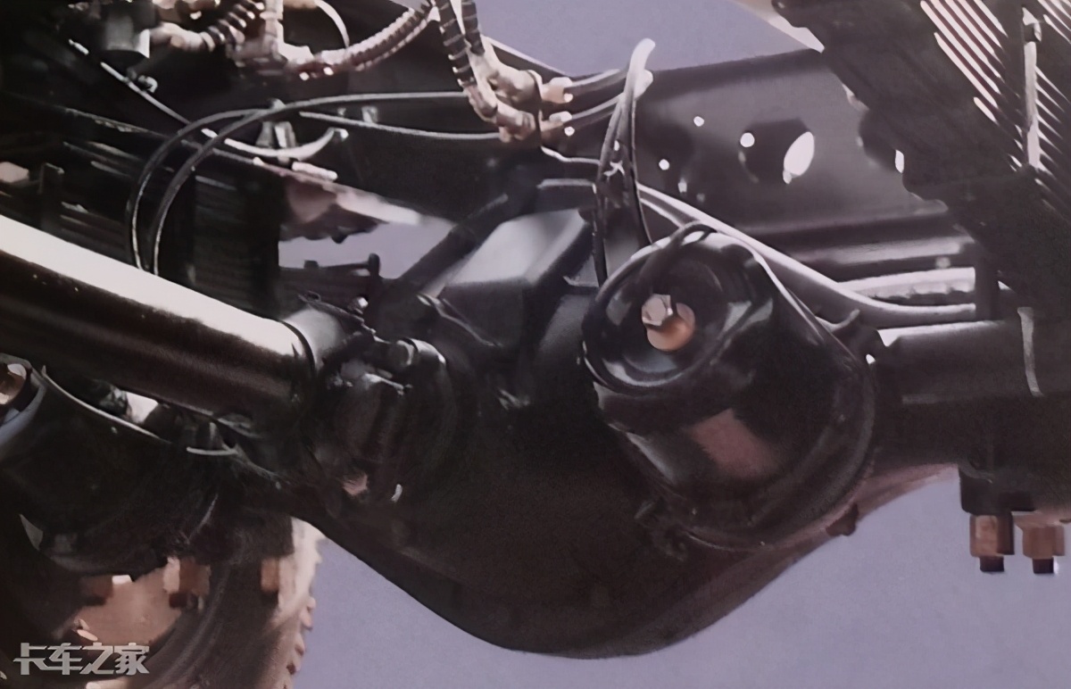 90年代东风小货车,90年代东风带卧铺的尖头卡车