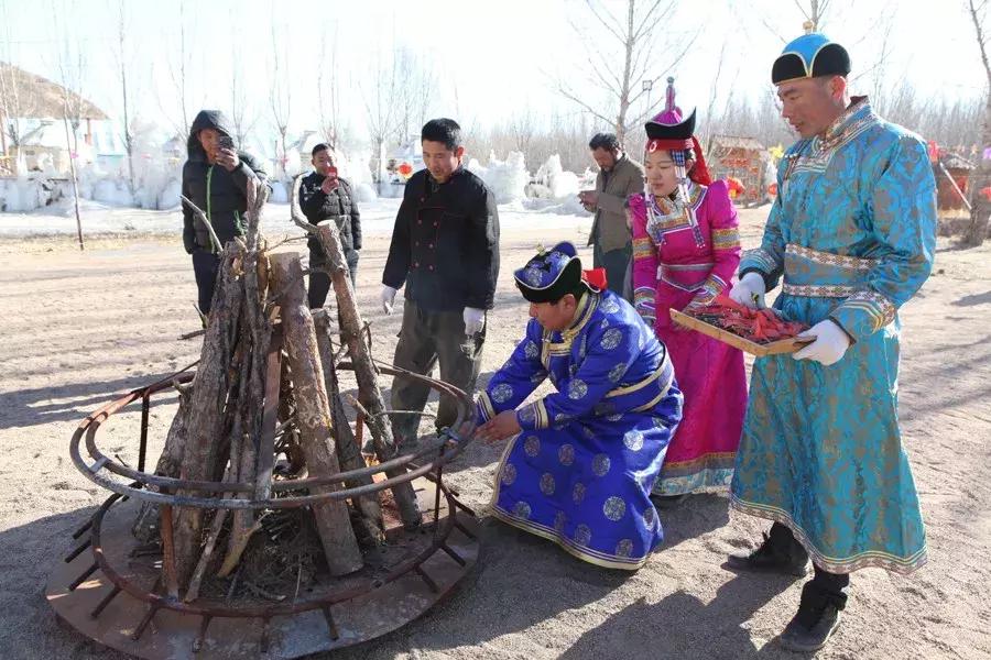蒙古族小年祭火仪式,蒙古族祭火仪式一般几点开始