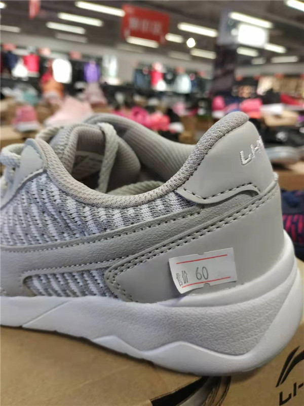 晋江鞋都安踏,福建晋江李宁安踏运动鞋