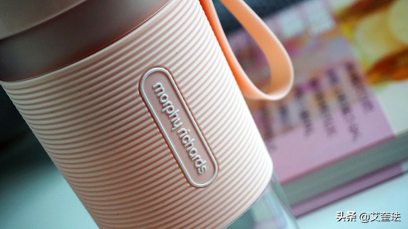 摩飞便携杯怎么榨甘蔗汁,摩飞榨果汁的杯怎么用