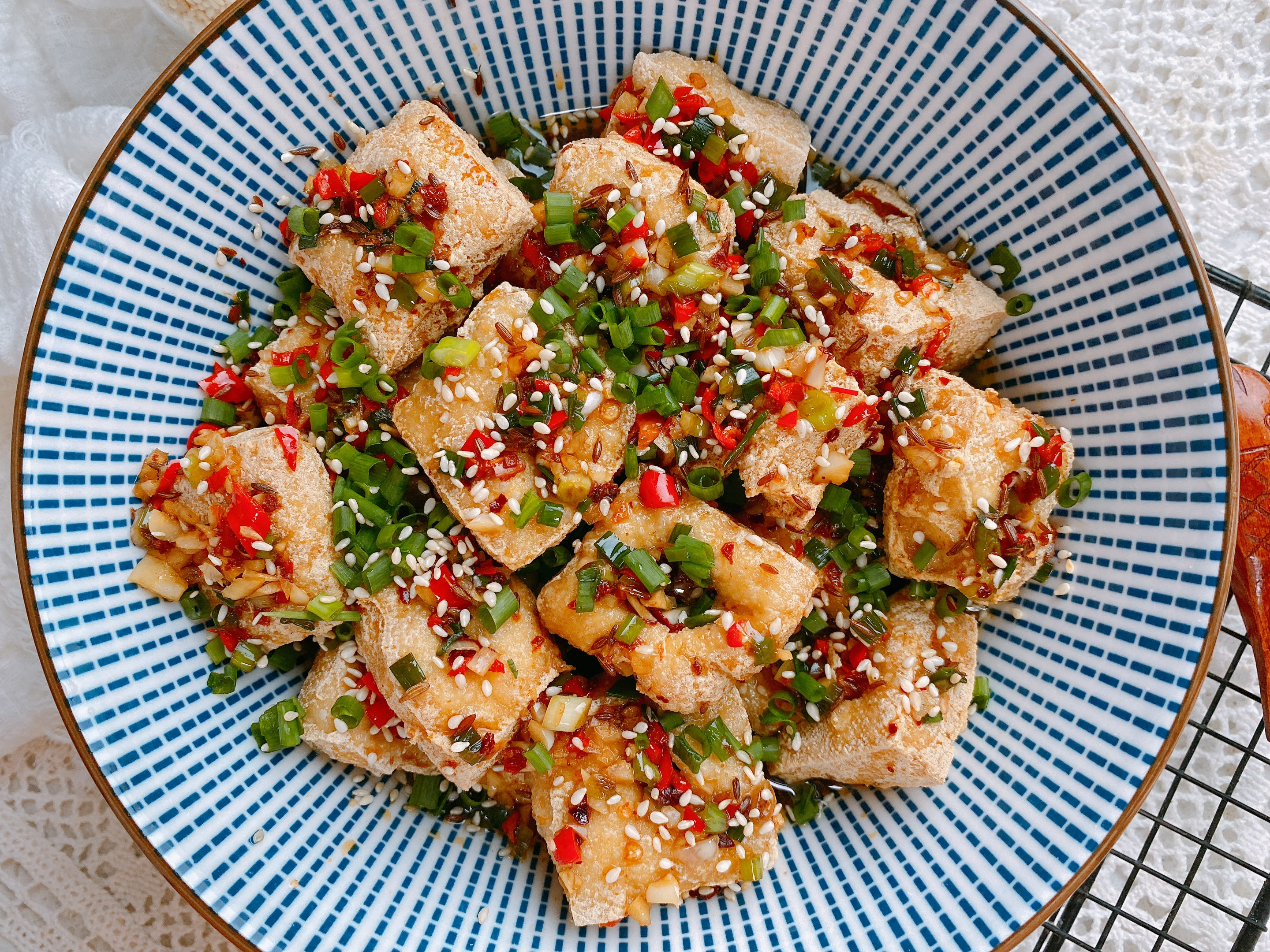 夜市卖臭豆腐的做法,摆摊正宗臭豆腐的做法全过程