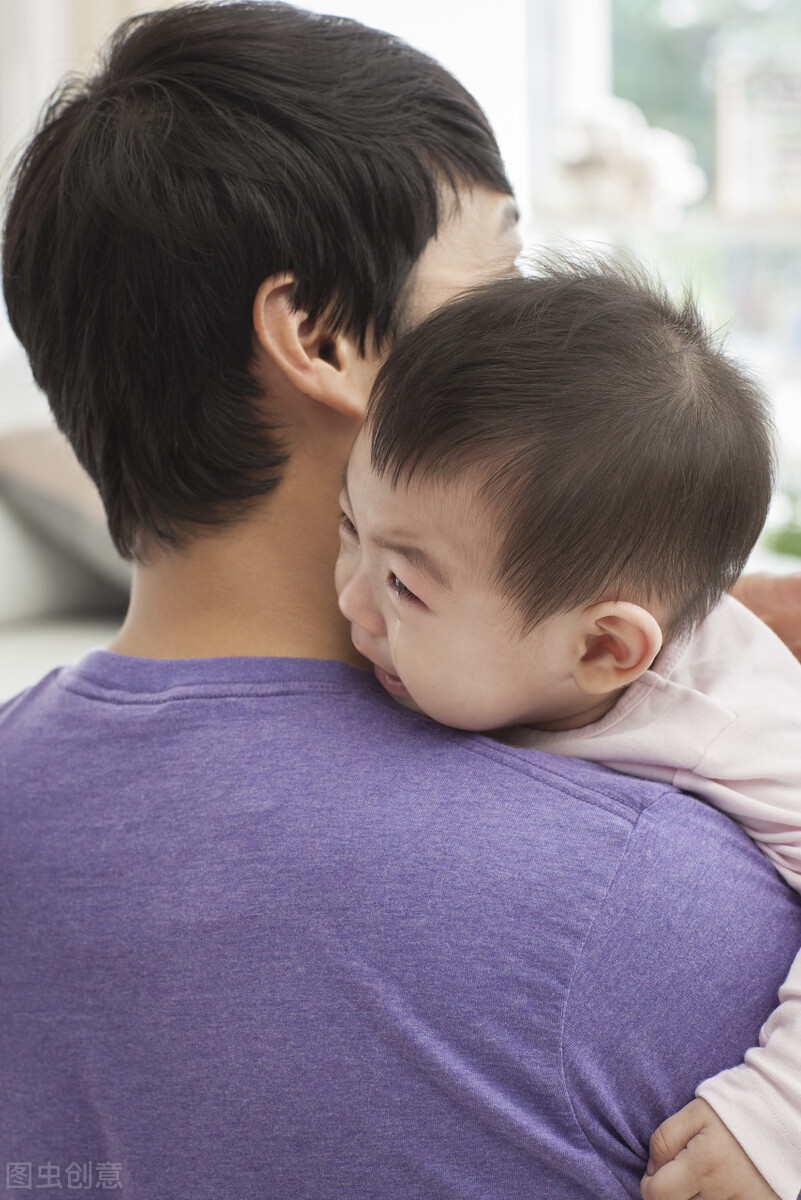 孩子上幼儿园回来变得很粘人,幼儿园孩子粘老师怎么办